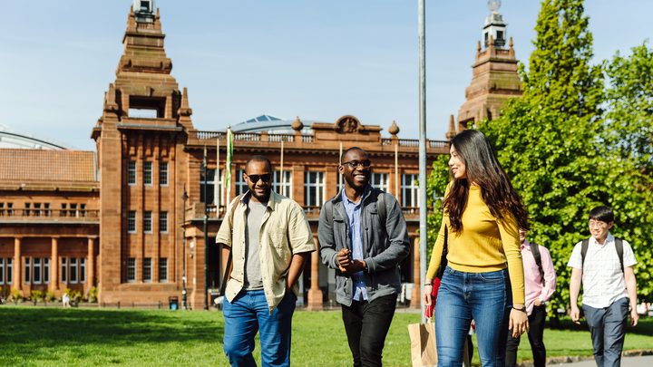 GIC students walking towards Kelvingrove