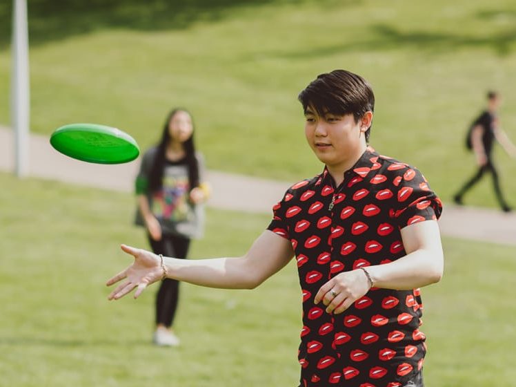 student flying disc in the park