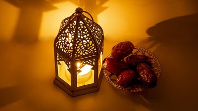 Lantern and dates for Ramadan