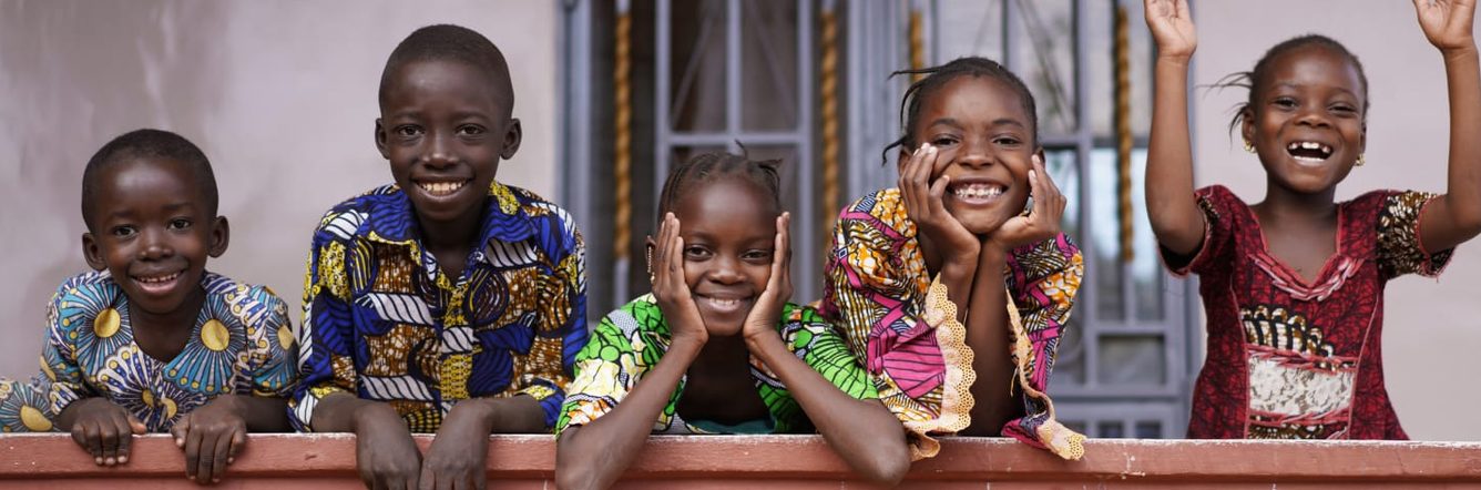 kids cheering up from balcony