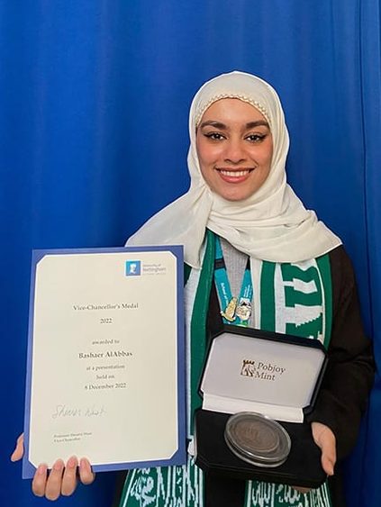 Bashaer receiving the Vice-Chancellor Medal and award