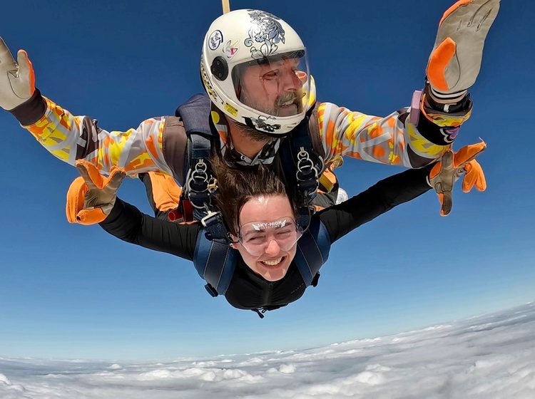 Sara posing while parachuting