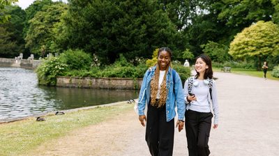 Students walking in University of Nottingham campus