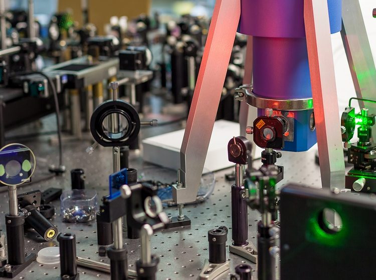 An optical system that may be used for quantum science