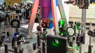 An optical system that may be used for quantum science
