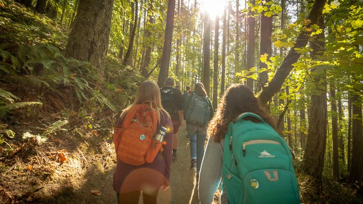 Students hiking together during their UO Outdoor Program