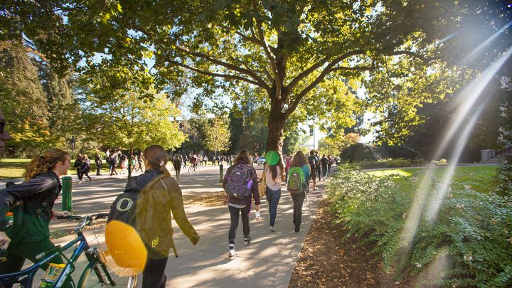 UO students walking on campus
