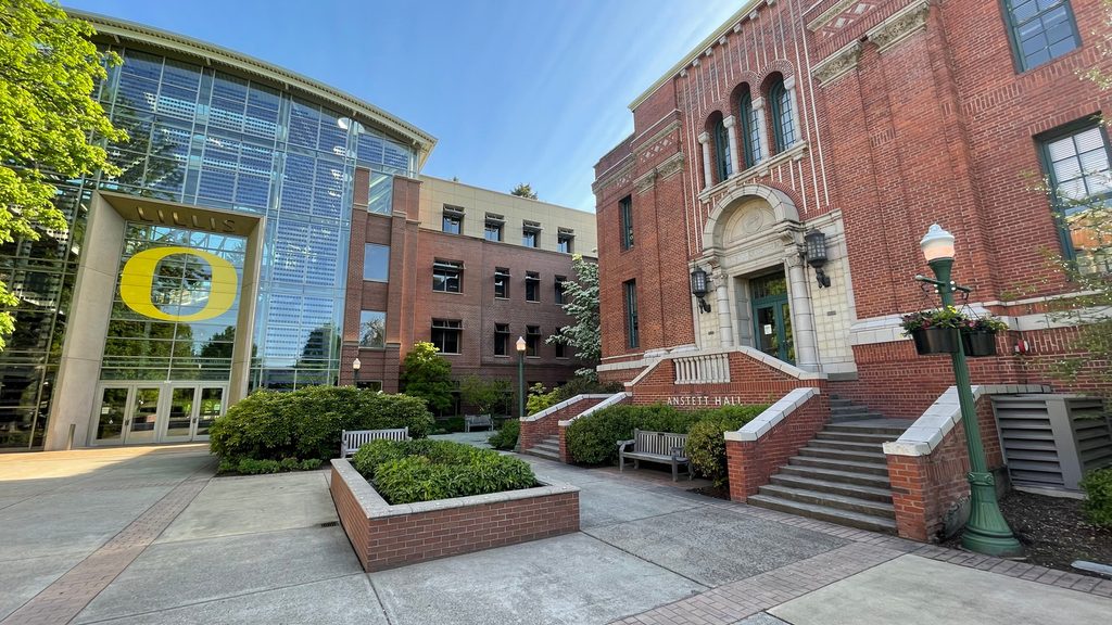 Anstett Hall at the Lundquist College of Business